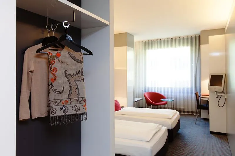 Vienna House Easy By Wyndham Stuttgart Hotel 4*,
