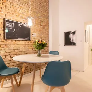 https://great-2-room-apartment.find-berlin-hotels.com