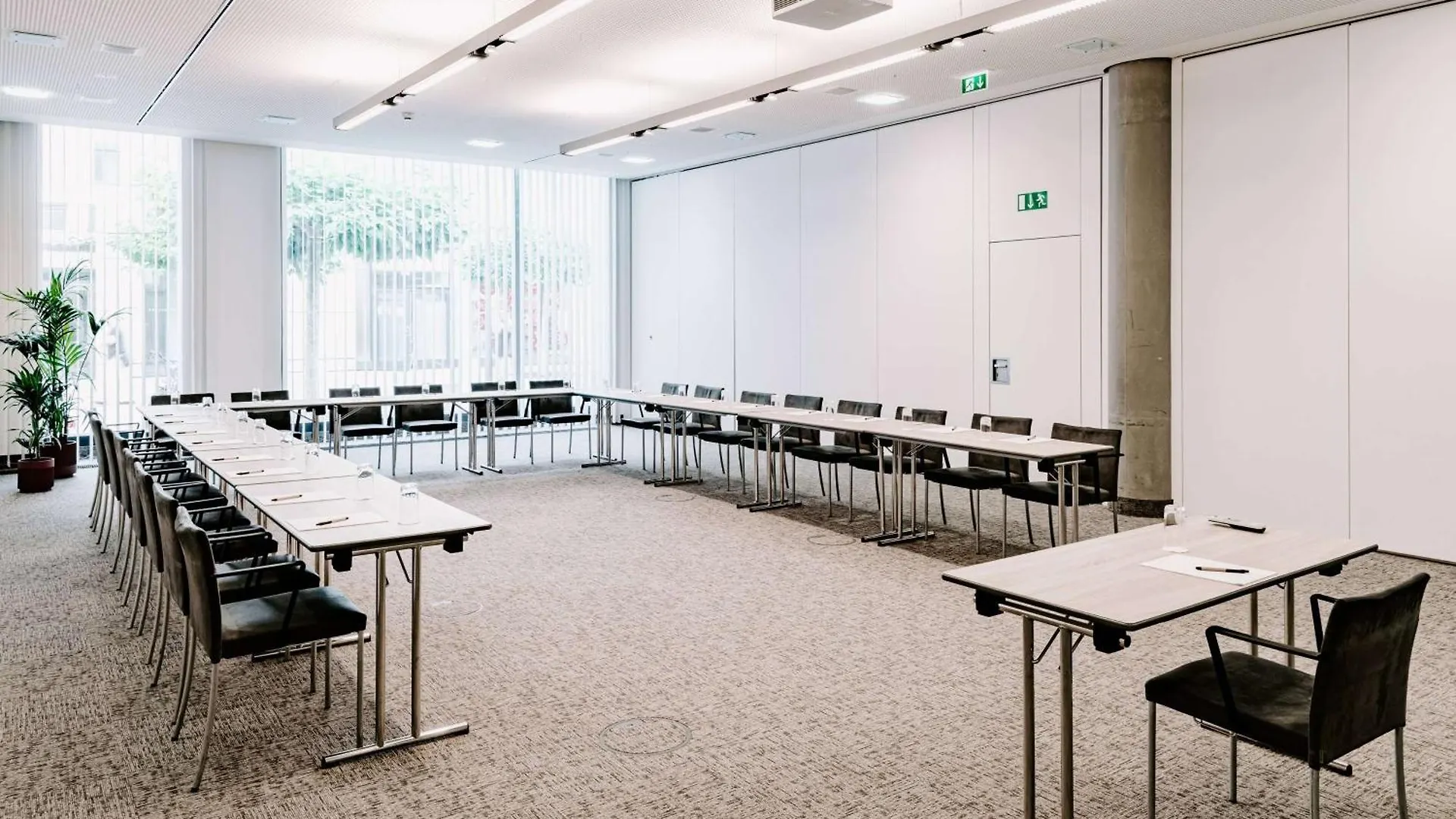 Vienna House Easy By Wyndham Stuttgart Hotel 4*,